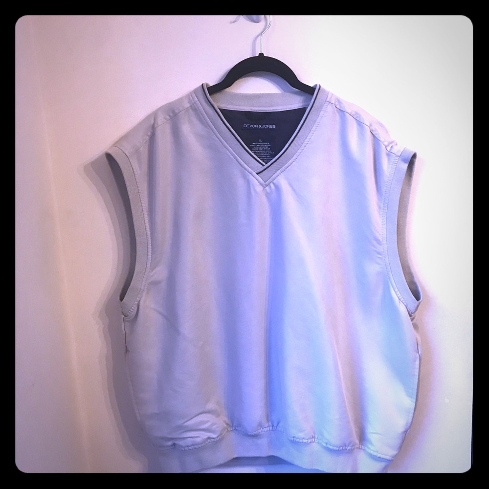 DEVON & JONES XL lined vest with pockets.